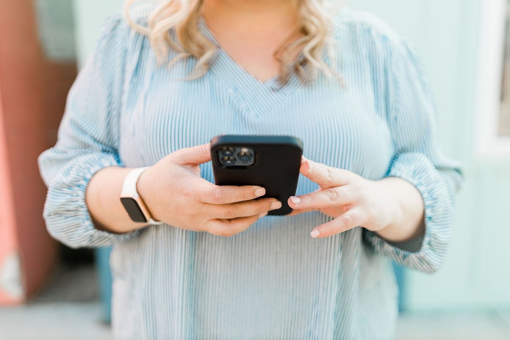 women using her phone